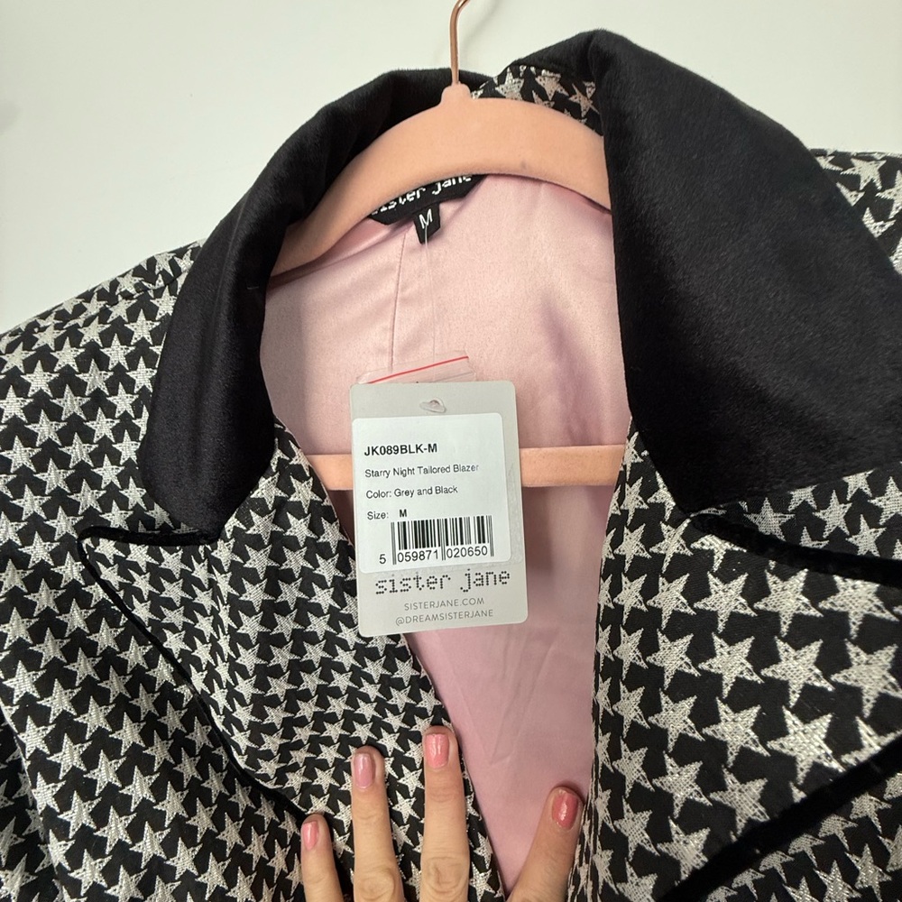 New Women's Black and White Star Patterened Blazer - Picture 6 of 6